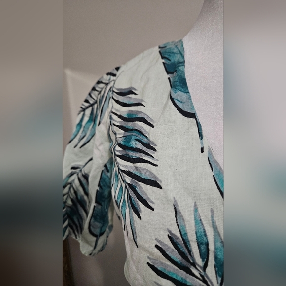LE LIS Tropical Linen Blend Leaf Print Puff Sleeve Crop Top Mint/teal.Size Small - Picture 10 of 13